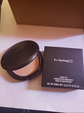 MAC Studio Fix Powder Plus Foundation - NC45 Beige